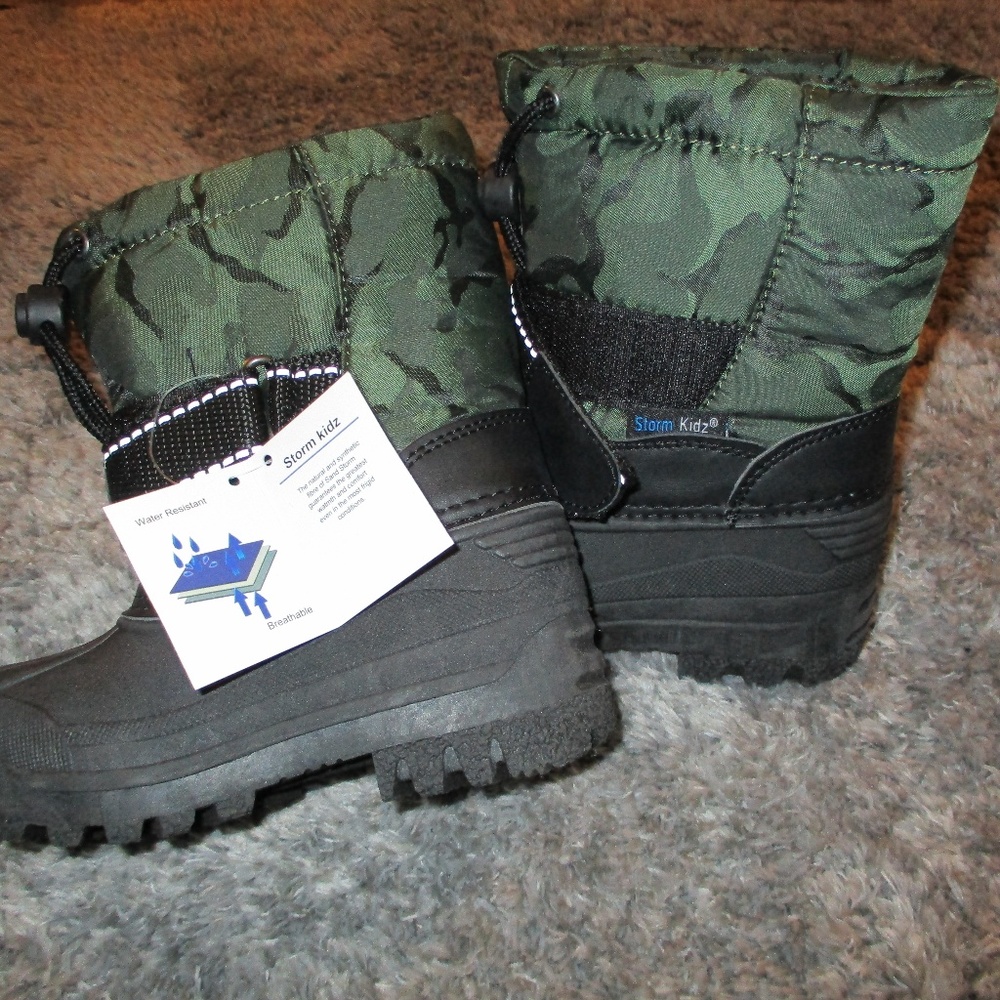 Boys Snow Boots Size 7